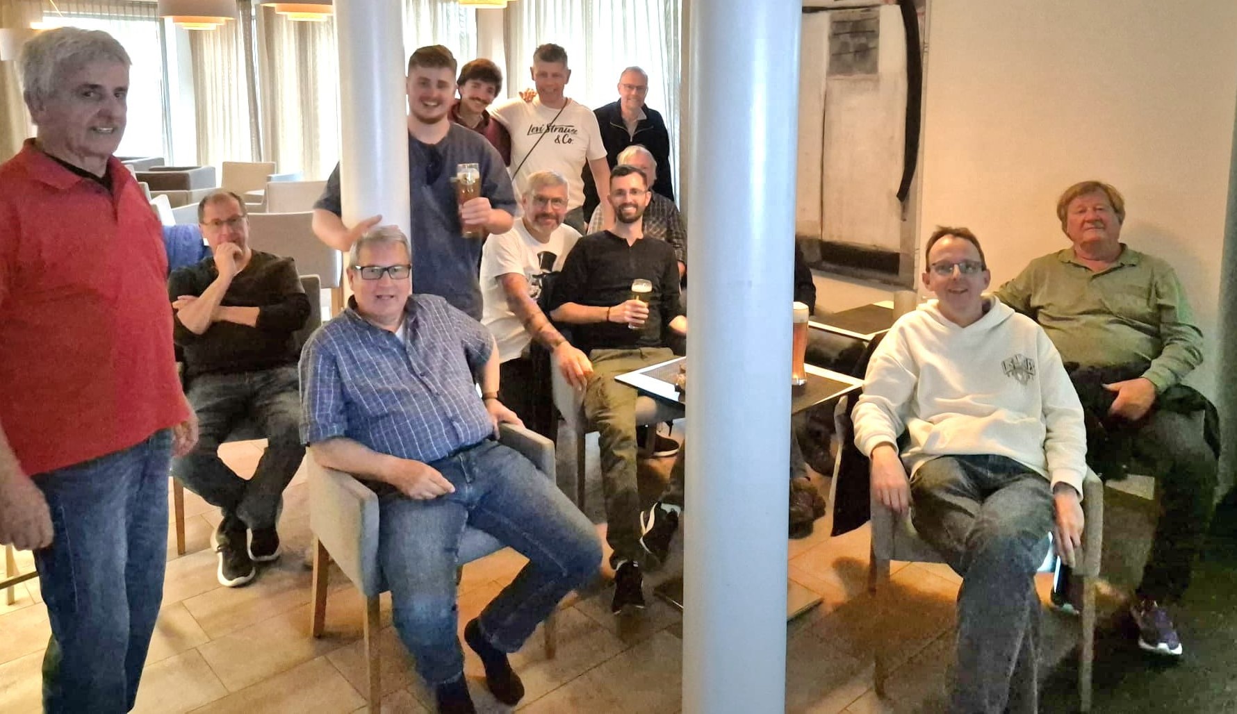 20250524 Gruppenfoto Hotel.jpg